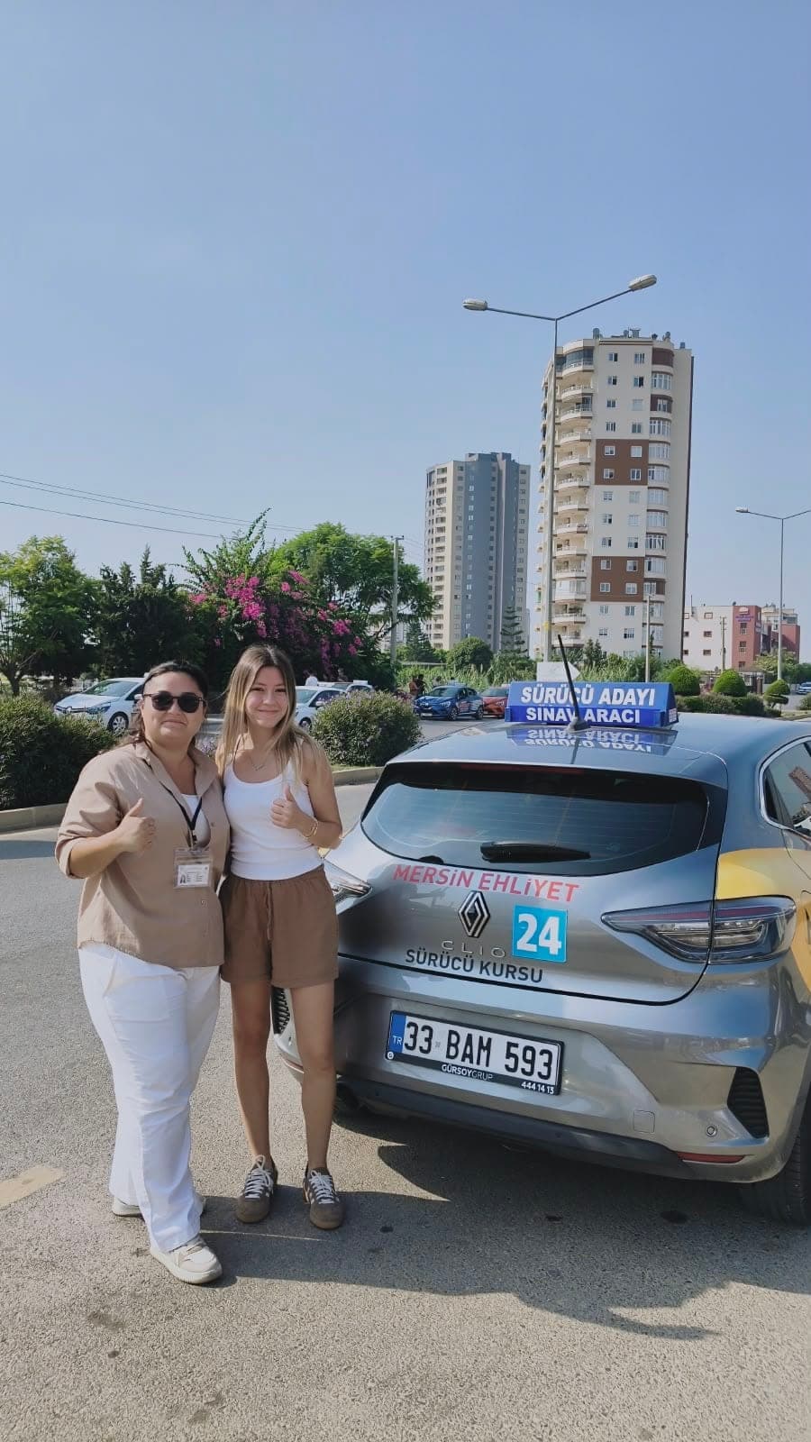 Sınav günü kursiyerimiz ve direksiyon eğitmenimiz