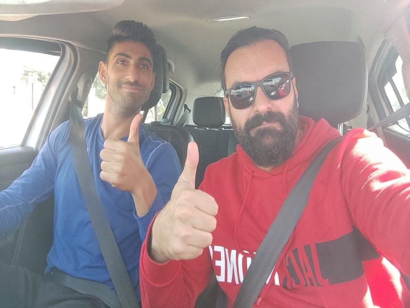 B sınıfı ehliyetini alan kursiyerimiz ve eğitmeni